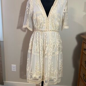 Haute Monde Cream Lace Detail